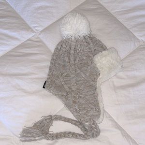 MUK LUKS® Faux Fur Trapper Hat Cable Knit Pom Pom
Tan cream braided tassels OSMF